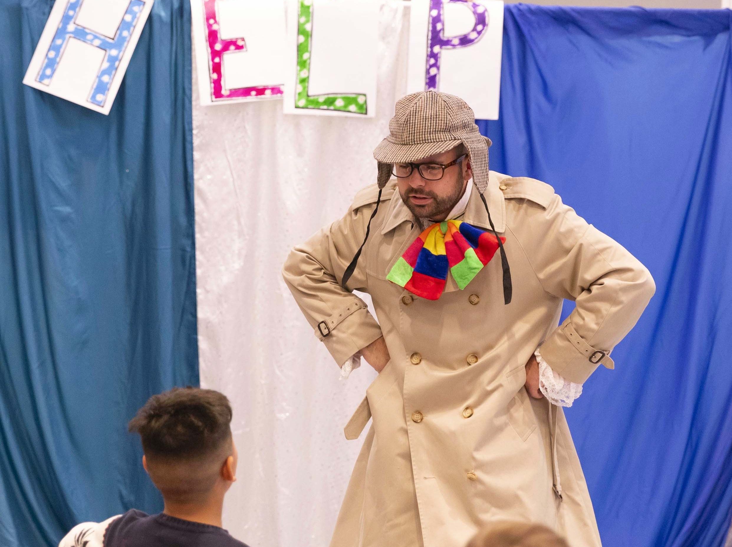 Children's Entertainer Detective Drigglestopper needs help from the kids at this luxury party in London!
